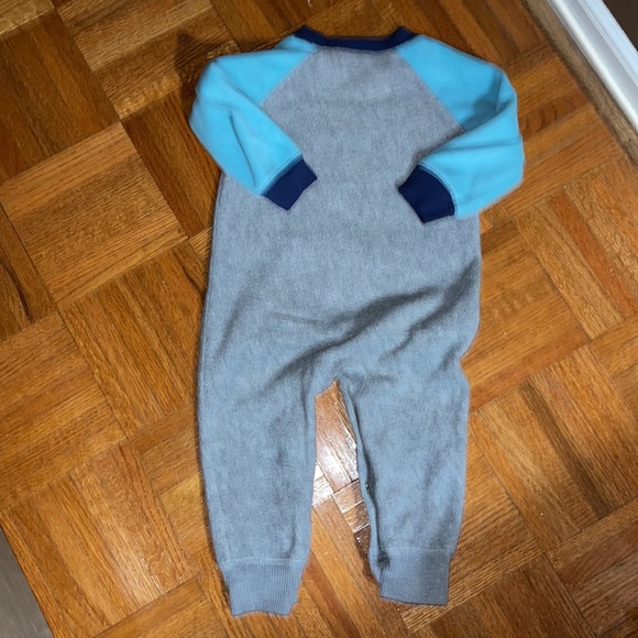 Carter’s fleece snap one piece with front pocket skiing penguin appliqué. 12m - Picture 3 of 3